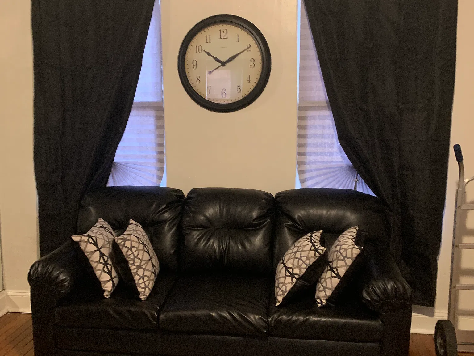 3 bed, 1.5 bath, 850 sqft, $600 — Photo 3