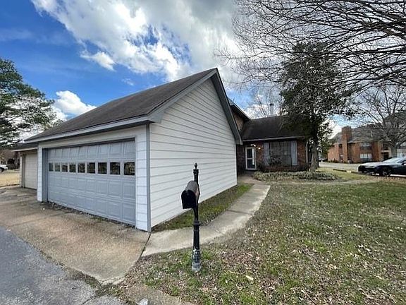2nd image of 6673 Millers Pond Cir