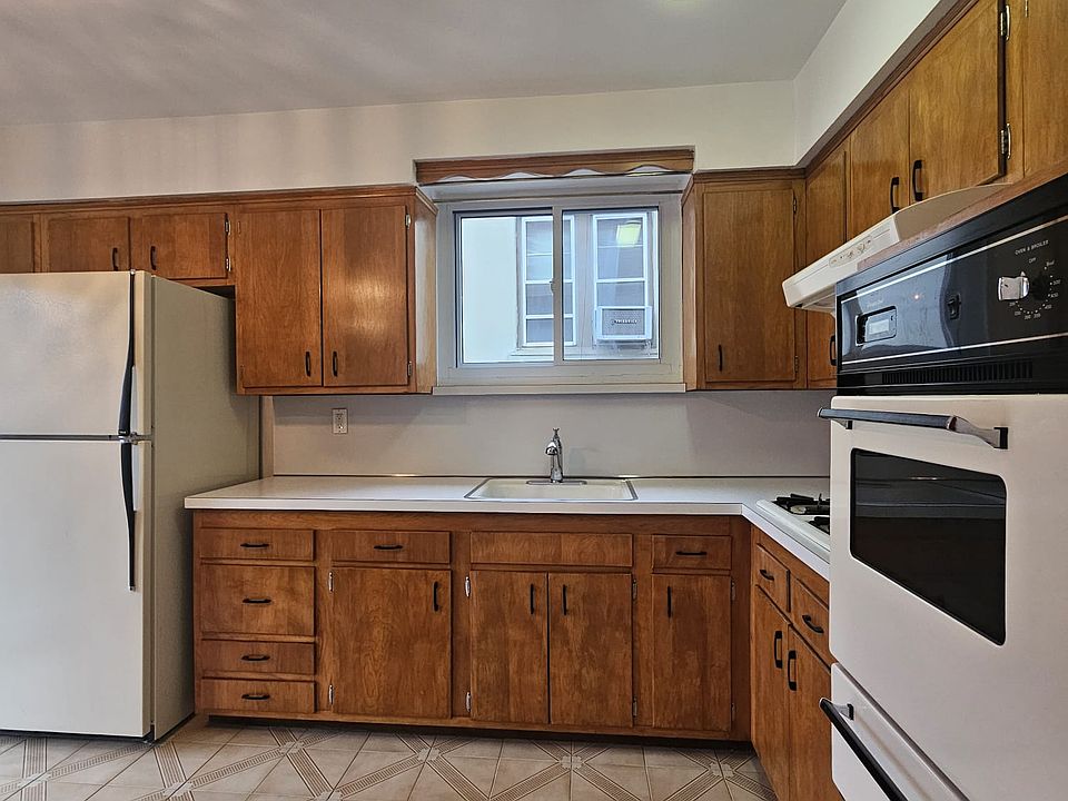 1st image of 3153 44th St #1