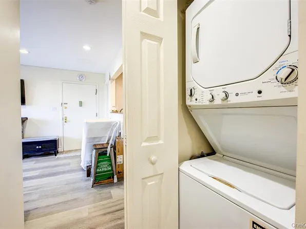 135-46 Grand Central Parkway South Sr image 12 of 17