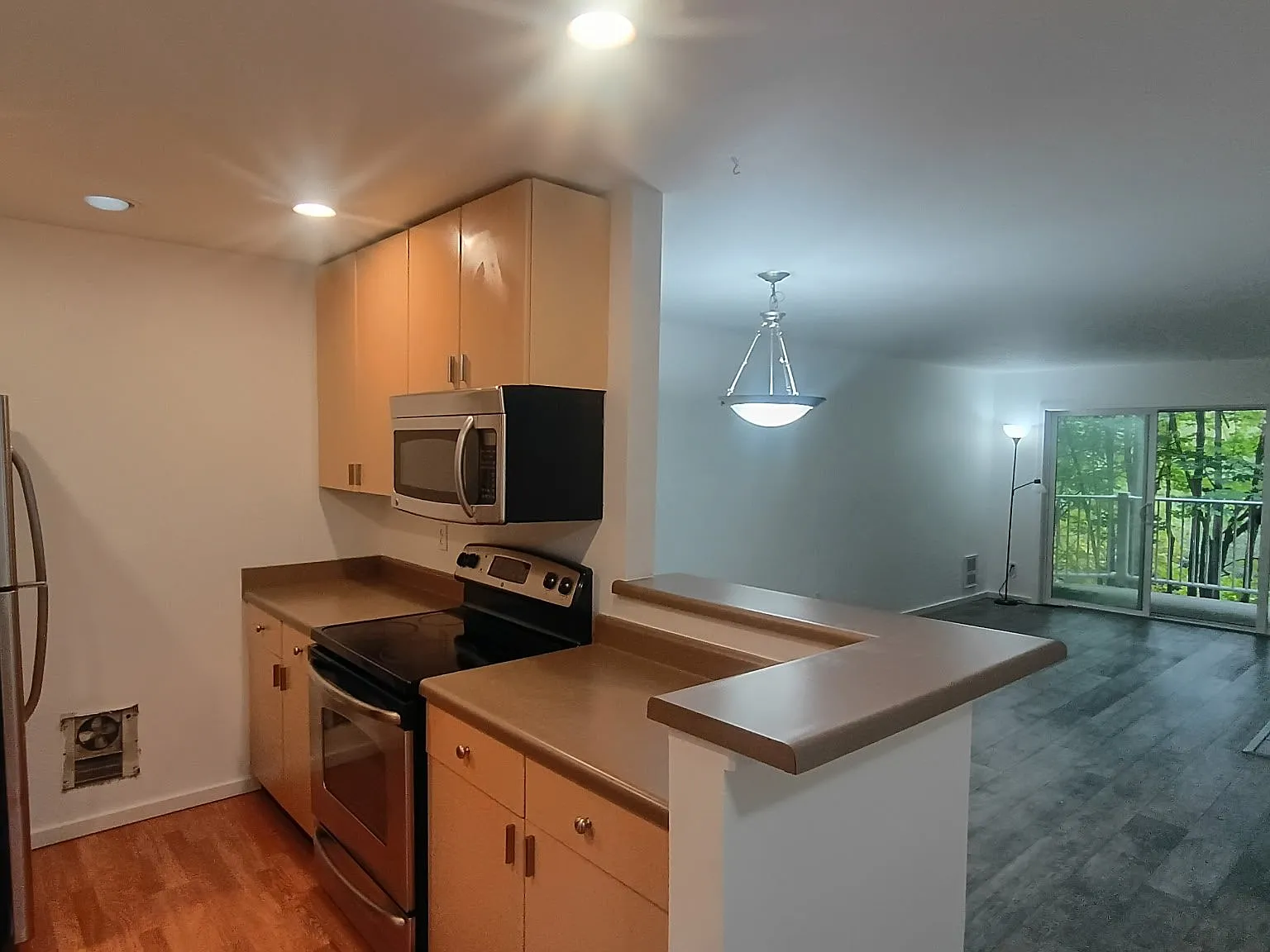 2 Bedroom and 2 Bathroom in Mill Creek — Photo 4