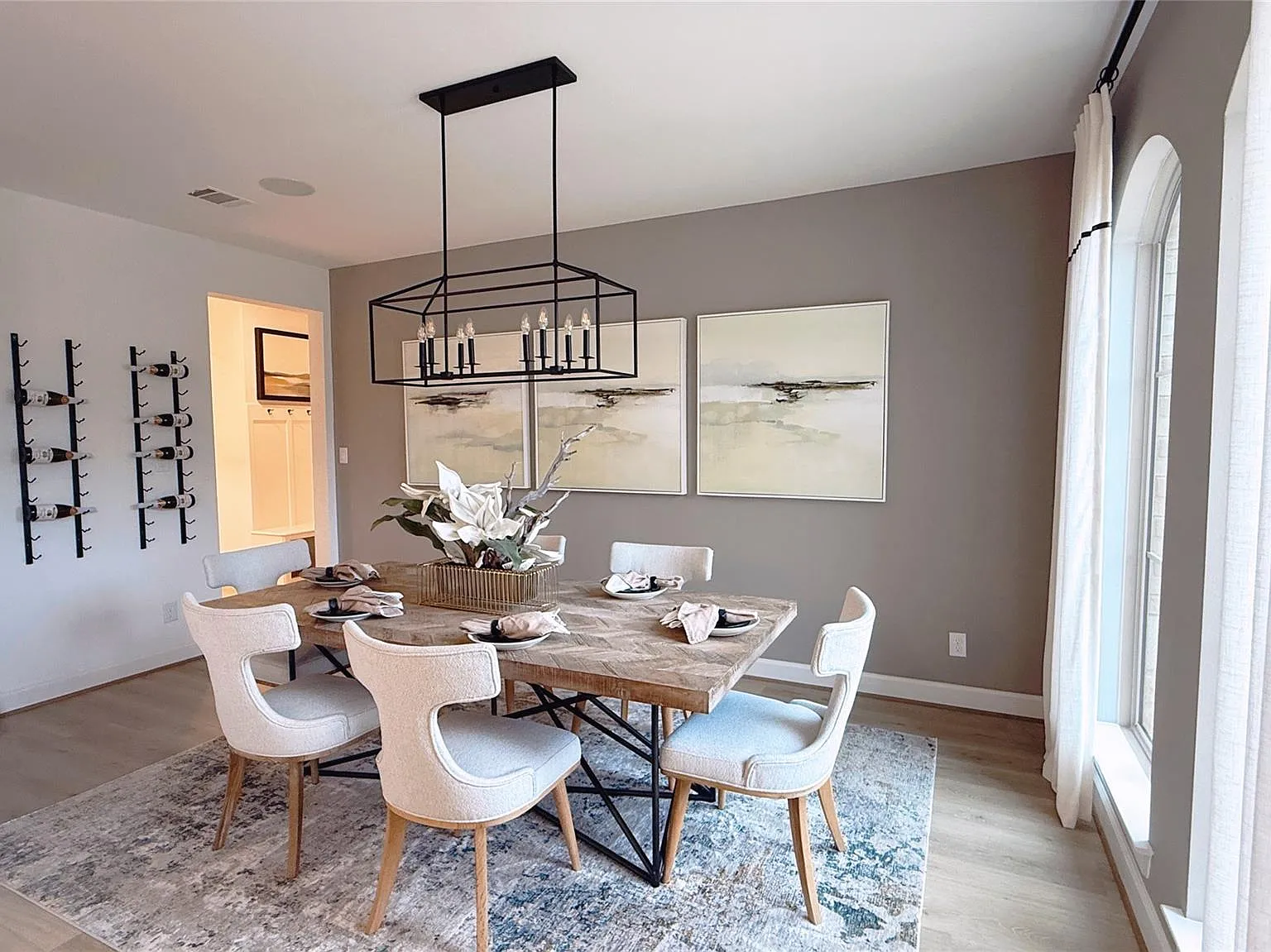 5 bed, 4.5 bath, 4050 sqft, $6,250 — Photo 2