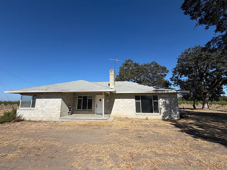 10811 Powell Rd — Photo 2