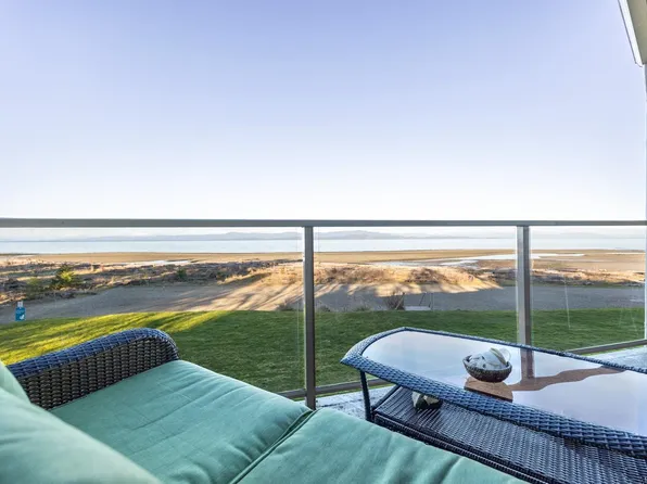 3295 Island Hwy W, Qualicum Beach, BC V9K 2C6