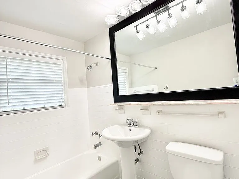 P24BS — Photo 12