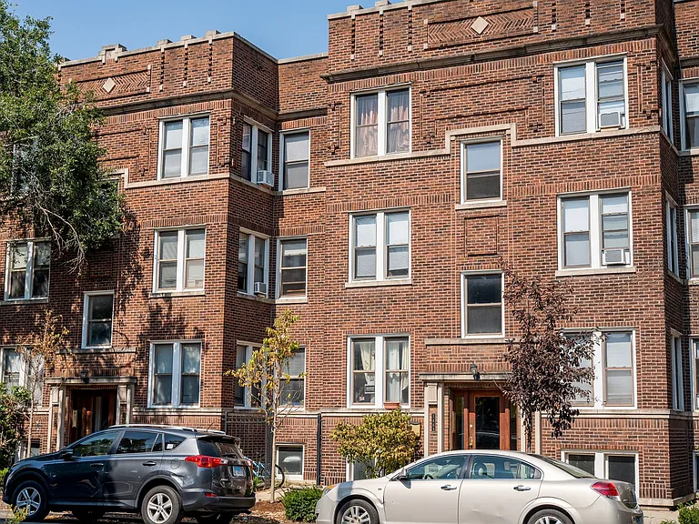 1466 W Argyle St #1R — Photo 2