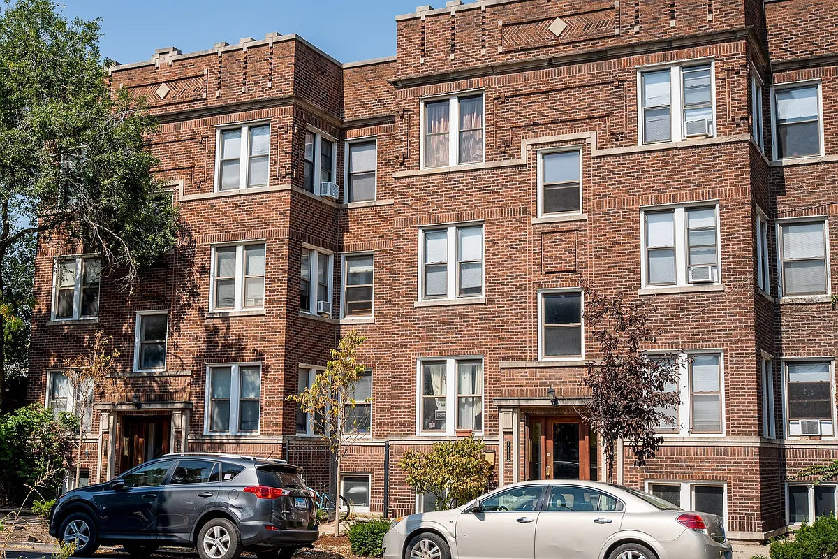Building Photo - 1470 W Argyle St #3F