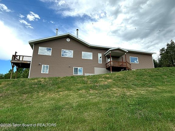 4th image of 1665 Spring Creek Rd