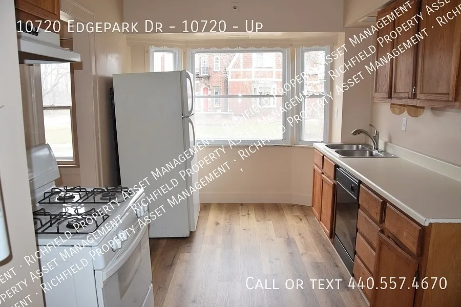 3 bed, 1.0 bath, 1296 sqft, $1,449 — Photo 2
