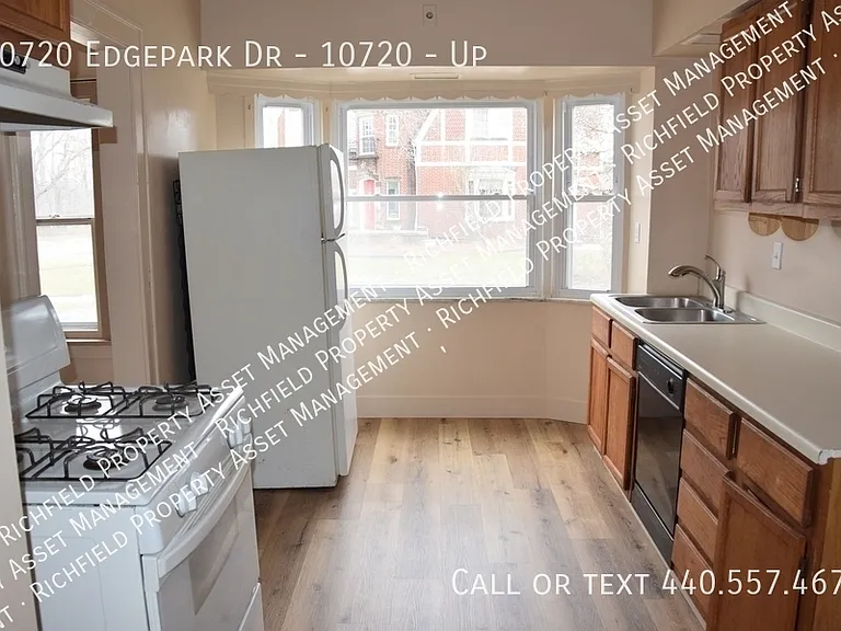 10720 Edgepark Dr #10720 — Photo 2