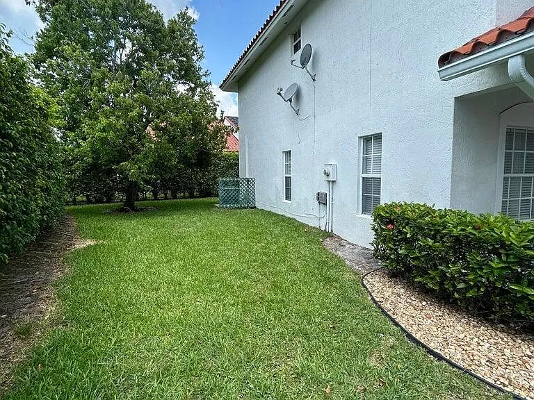 13519 Fountain View Blvd — Photo 19