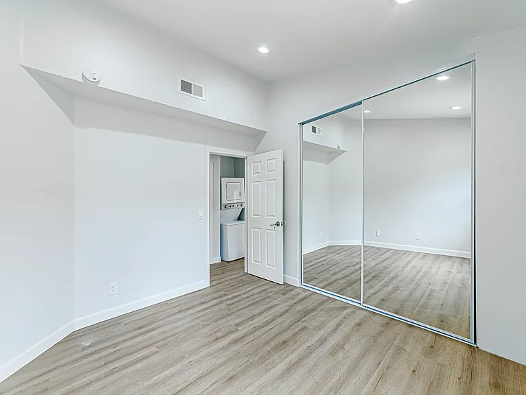 2400 W Commonwealth Ave #C — Photo 20