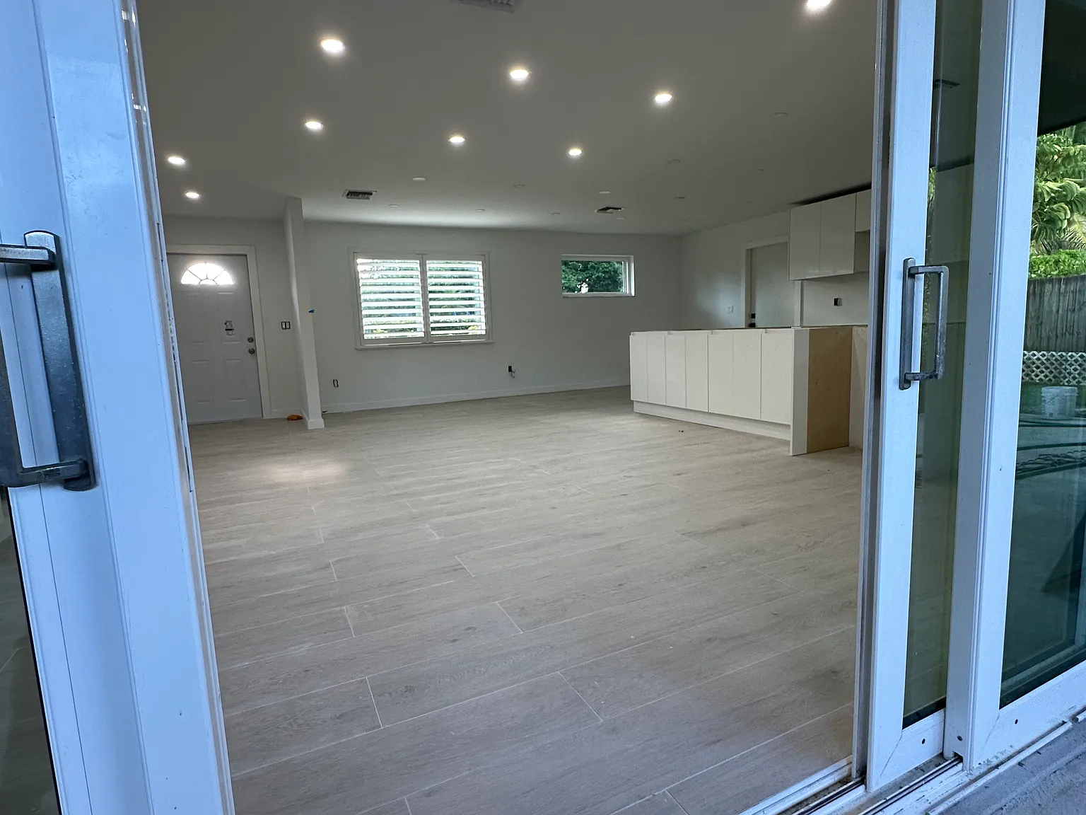 3 bed, 2090 sqft, $5,000 — Photo 2