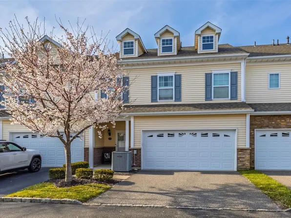 129 Rosebud Court #129, Patchogue, NY 11772
