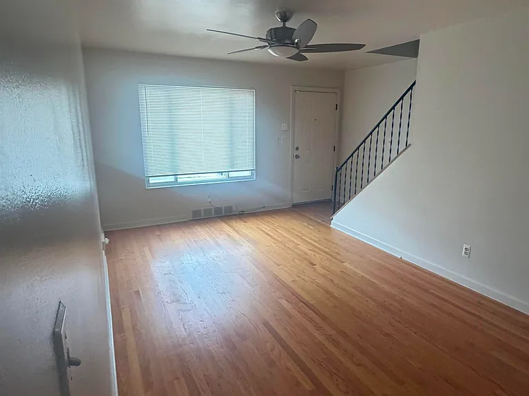 20644 Hollywood St — Photo 2