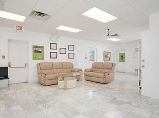 3037 Military Rd, Niagara Falls, NY 14304