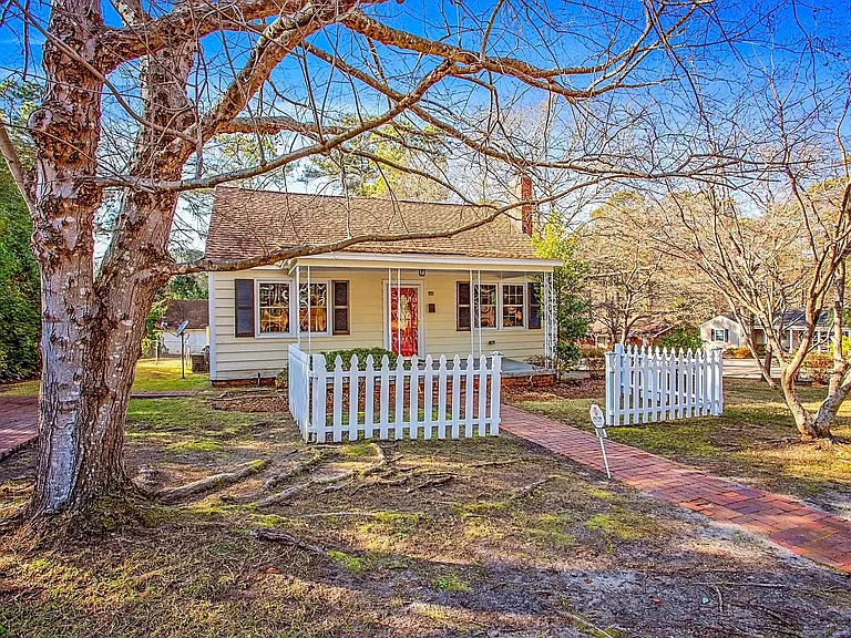 809 Cape Fear Ave — Photo 1