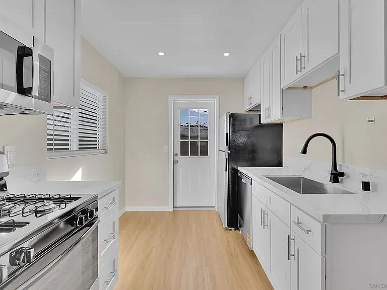 3653 Euclid Ave — Photo 6