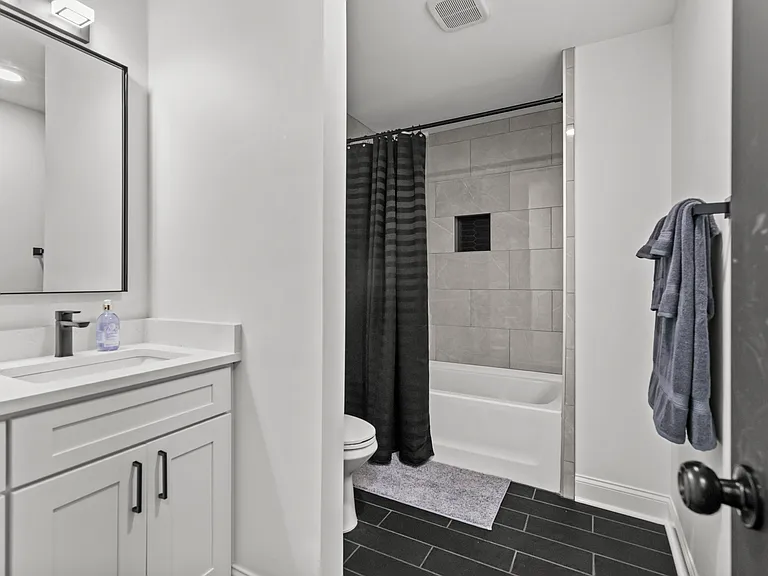 1329 Plumstead Rd — Photo 24
