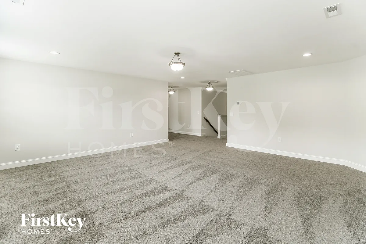 Building Photo - 4641 Skyview Trl