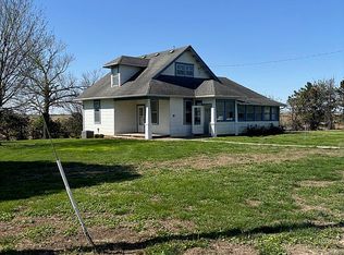 1868 175th Rd, Wathena, KS 66090