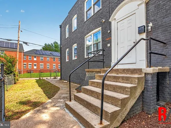 4306 Halley Ter SE APT 4, Washington, DC 20032