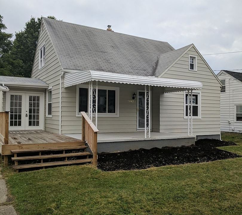 1st image of 2042 Cook St