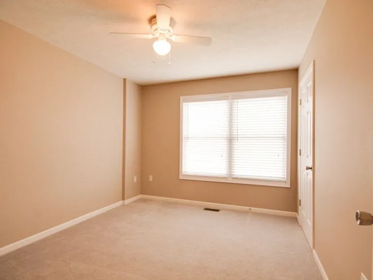 920 Confederacy Dr — Photo 8