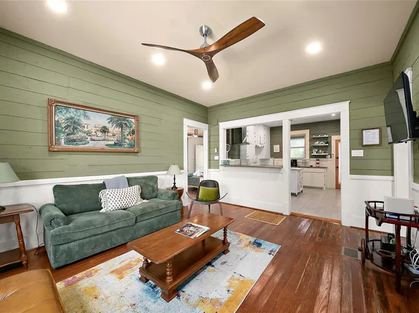 1112 17th St, Galveston, TX 77550