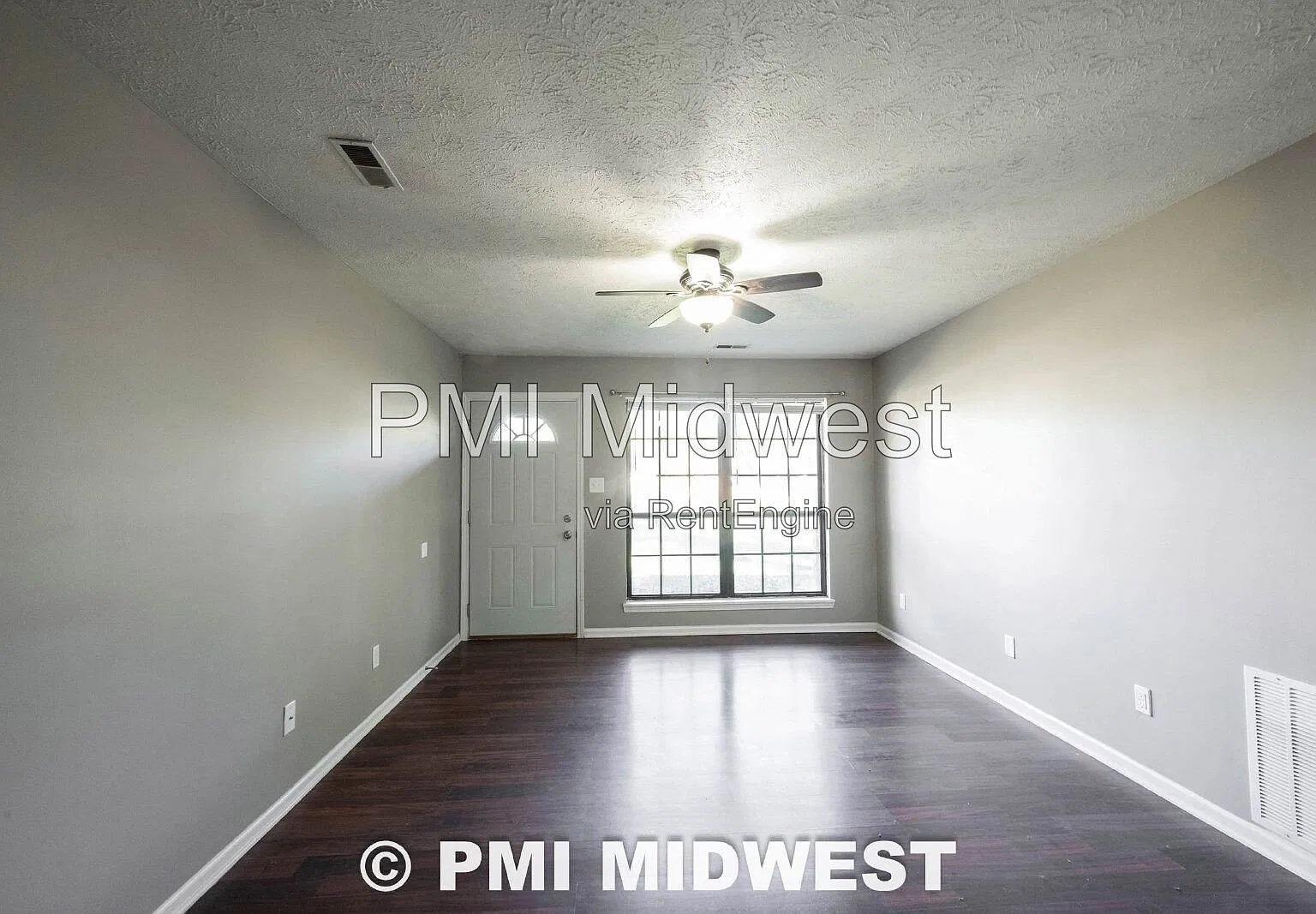3 bed, 2.0 bath, 1064 sqft, $1,700 — Photo 4