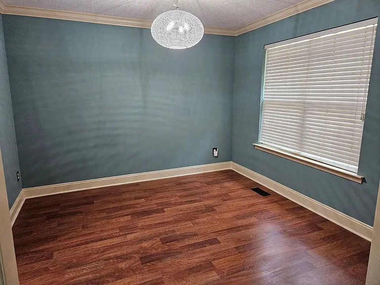 304 Christopher Luke Cir — Photo 7
