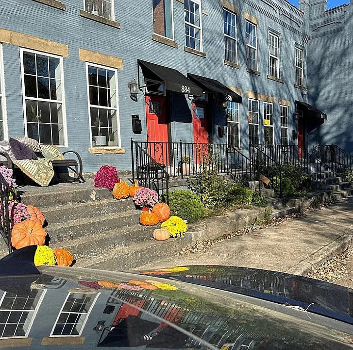 886 Oak St