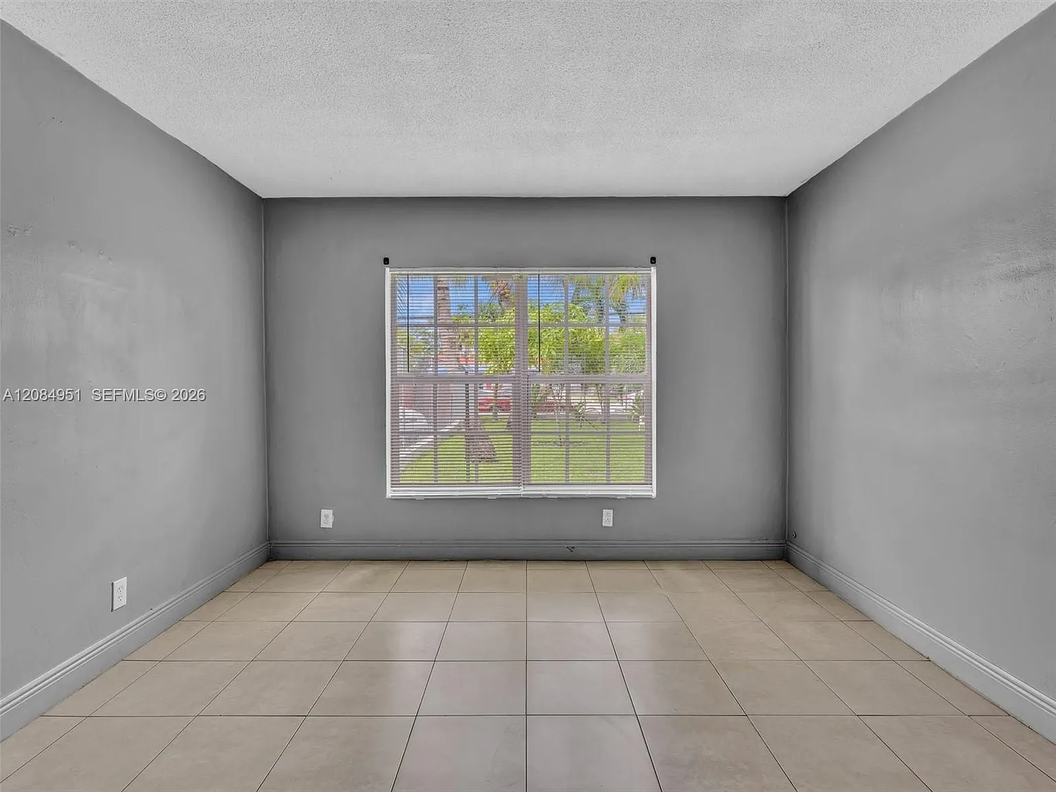 1 bed, 1.0 bath, 24647 sqft, $1,400 — Photo 4