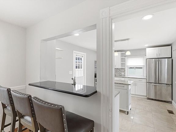 4th image of 21 Chauncey St