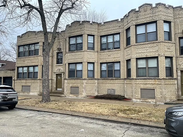 9051-9055 S. Ada Street - 1N — Photo 1