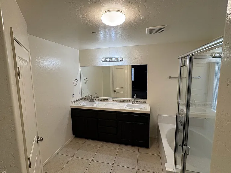 2132 E Sweet Ave — Photo 27
