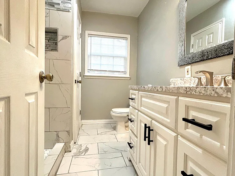 1006 Jordan Ave — Photo 2