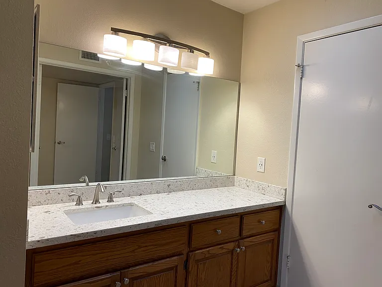 2909 W Sierra St — Photo 16