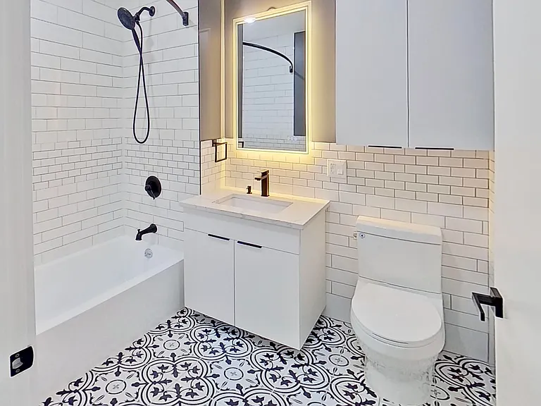 27 Montrose Ave #5T — Photo 22
