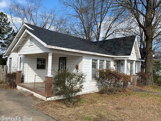 2nd image of 404 W Main St