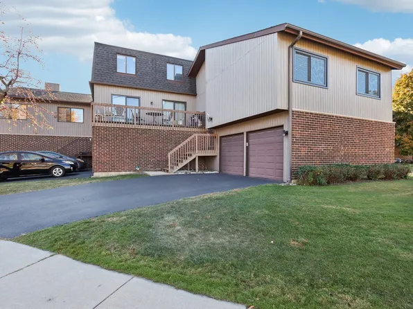88 Century Dr, Roselle, IL 60172