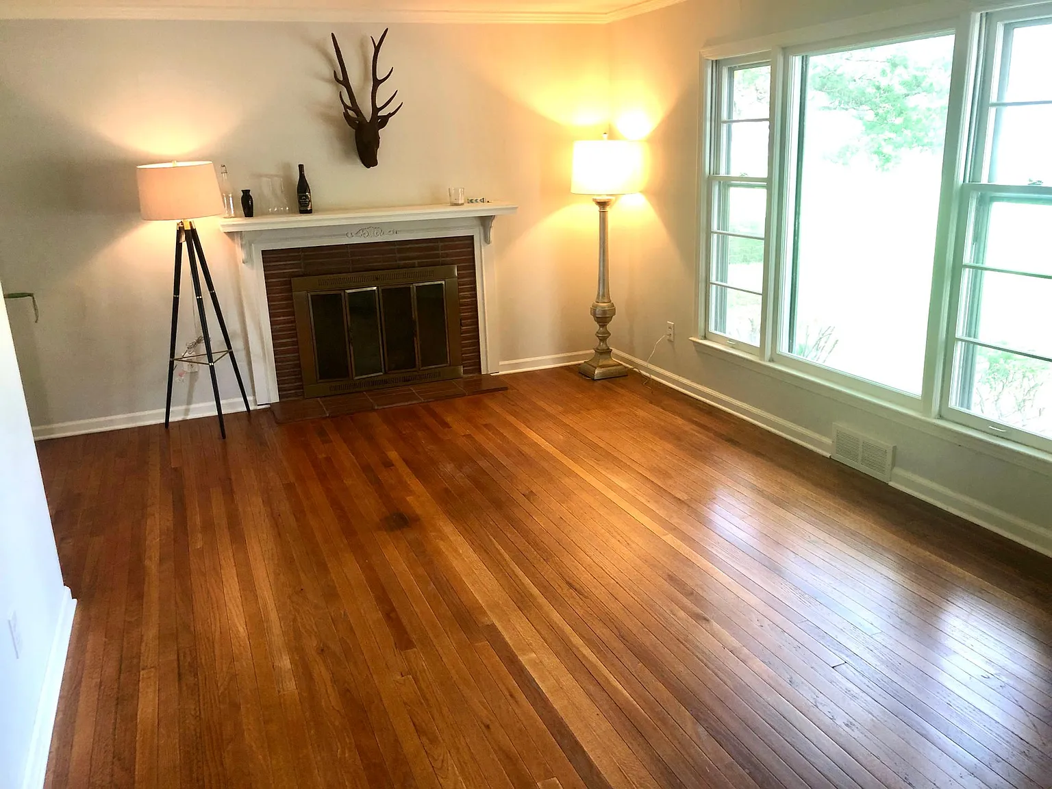 3 bed, 1215 sqft, $2,300 — Photo 2