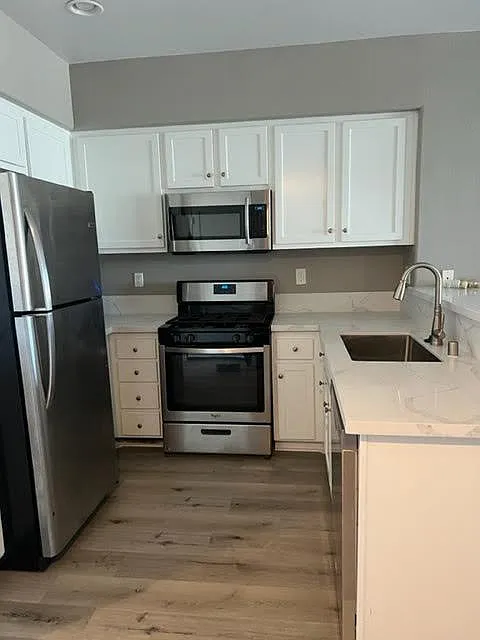 3 bed, 1289 sqft, $3,395 — Photo 2
