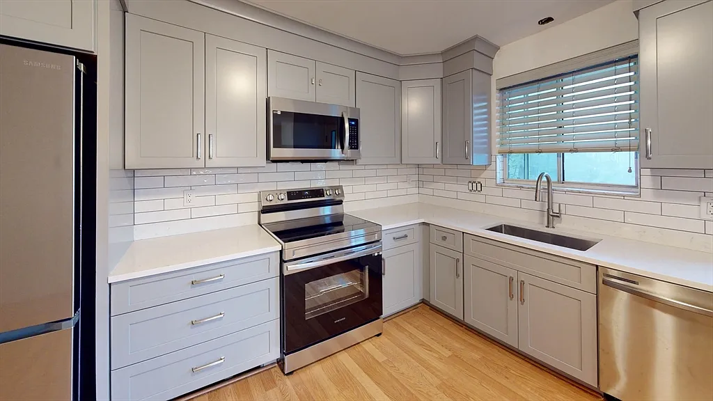 3 bed, 2.0 bath, 1500 sqft, $4,200 — Photo 3