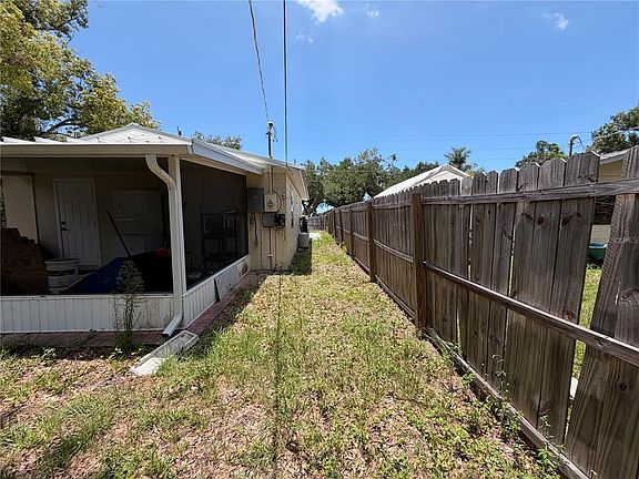 4th image of 2195 Park Rd