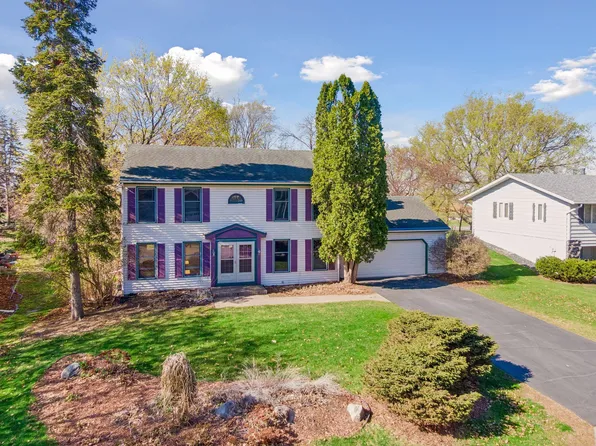 812 Oriole Ln, Chaska, MN 55318