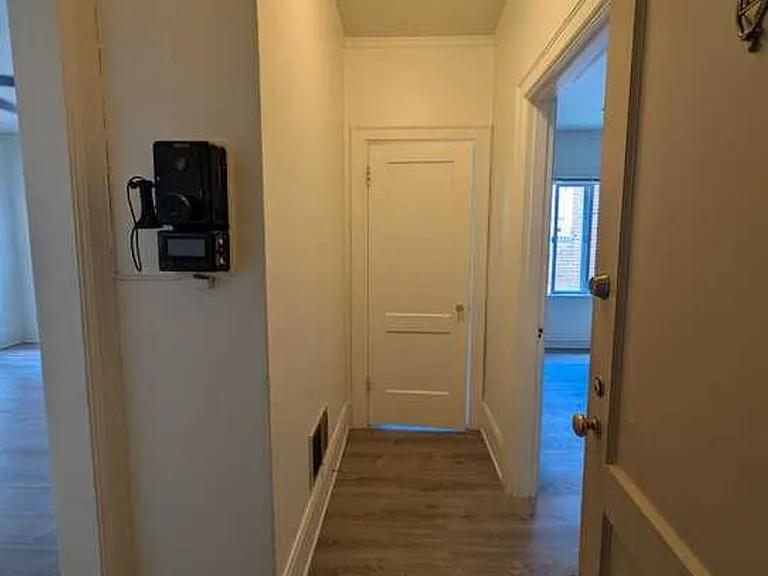 Hawthorne Court — Photo 2