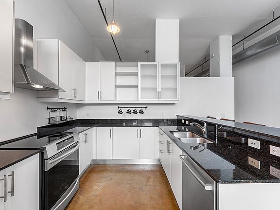 4th image of 180 NE 4TH Avenue #406