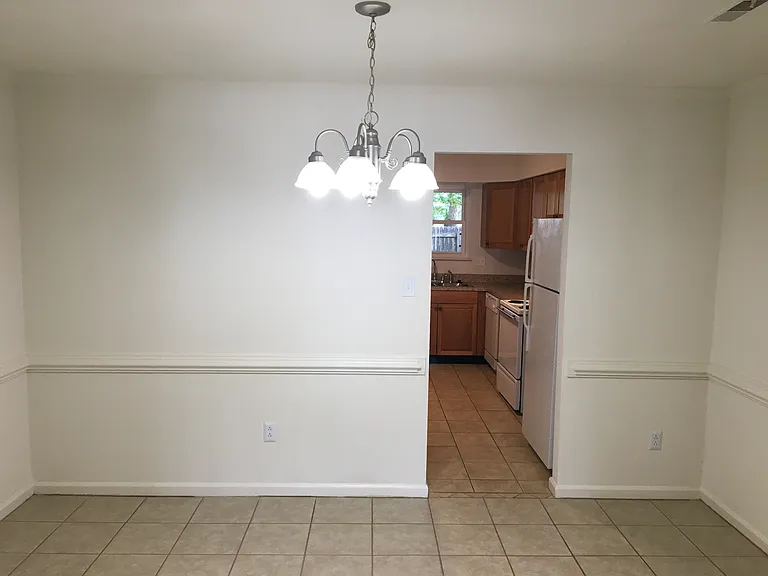 414 Sedgewick Ct — Photo 4