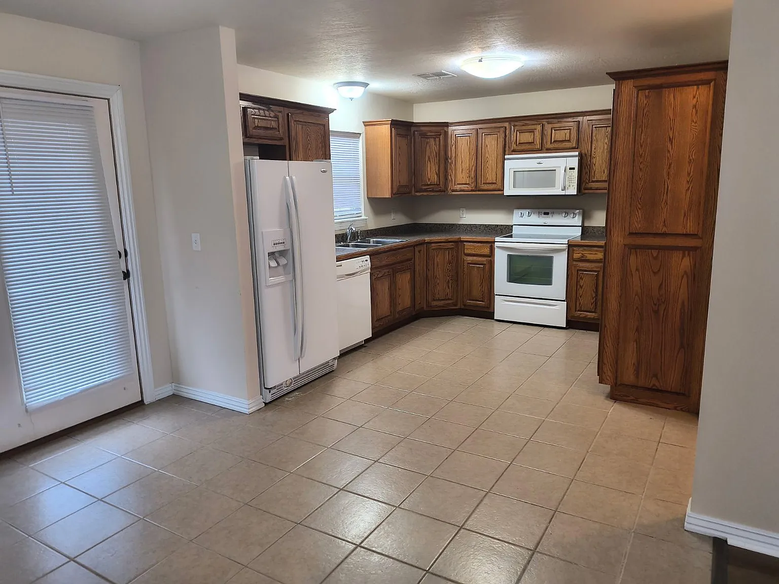 2 bed, 1200 sqft, $1,500 — Photo 4
